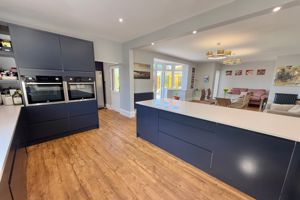 31' Kitchen/Breakfast/Family Room- click for photo gallery